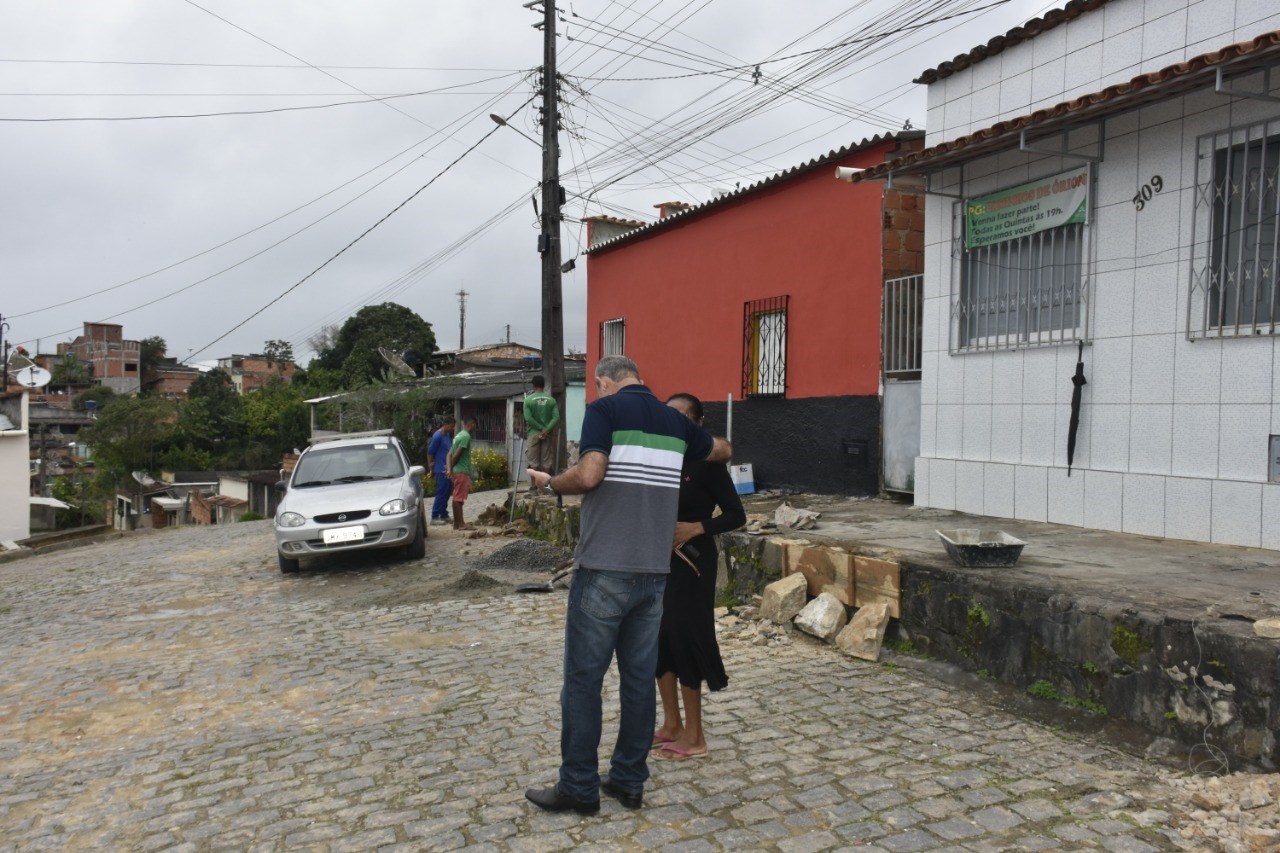 Camacã: Rua Nossa Senhora do Socorro ganha corrimão de segurança